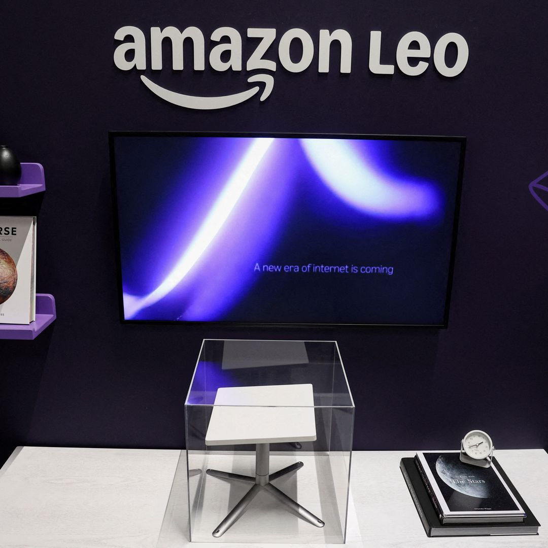 Amazon Leo se exhibe durante el evento Delivering the Future EMEA 2026. Foto: Reuters